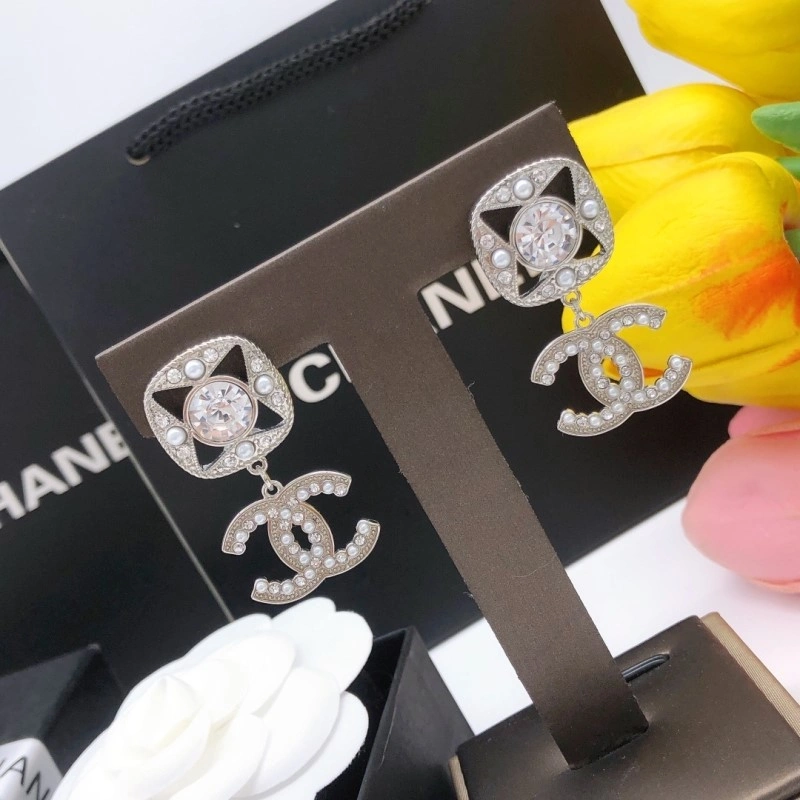 Chanel Earrings Lightweight 219608