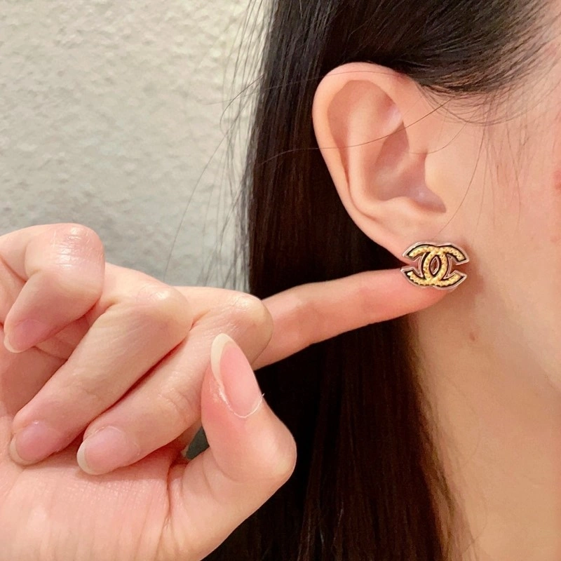 Chic Chanel Earrings 219573