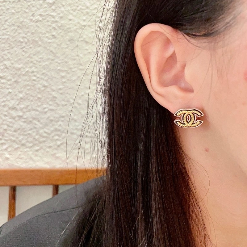 Chic Chanel Earrings 219573