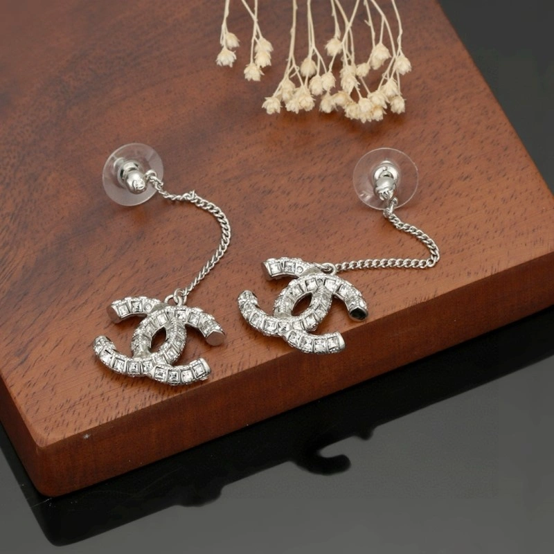 Comfortable Chanel Earrings 219559