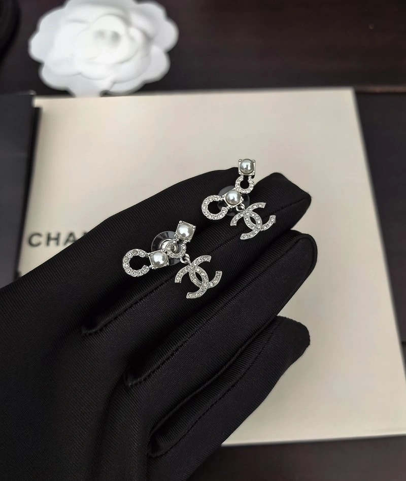 Lightweight Chanel Earrings 219561