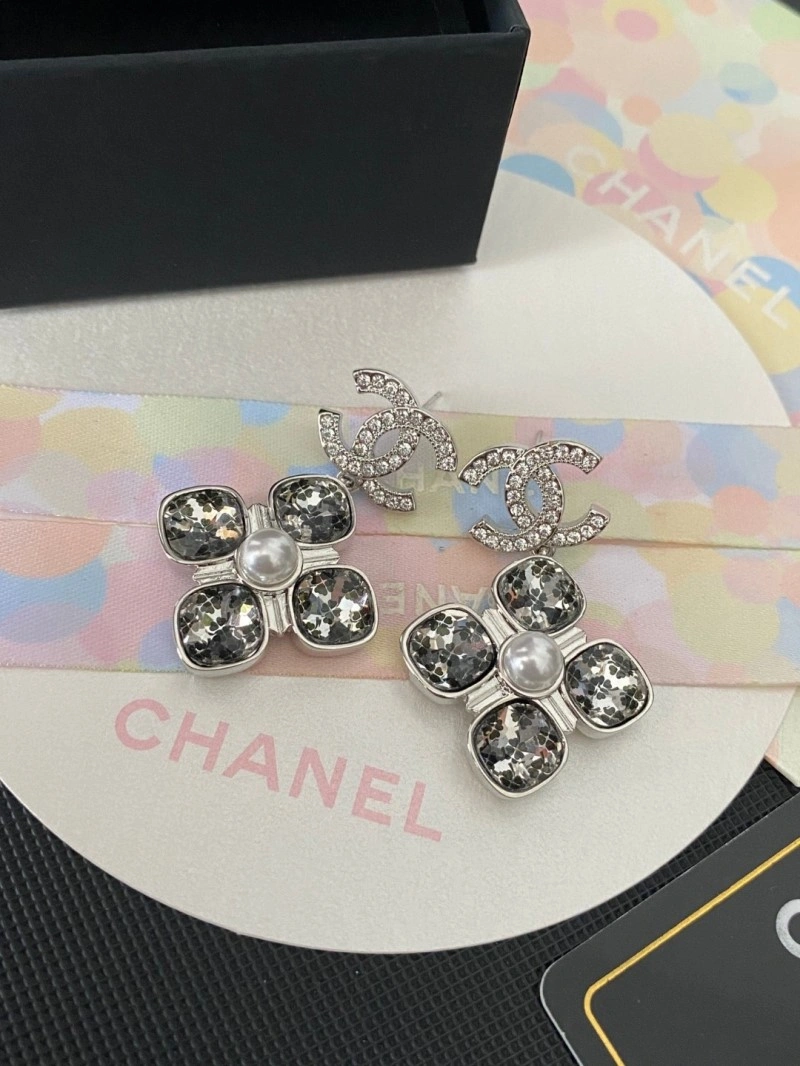 Chanel Earrings Neat 219551
