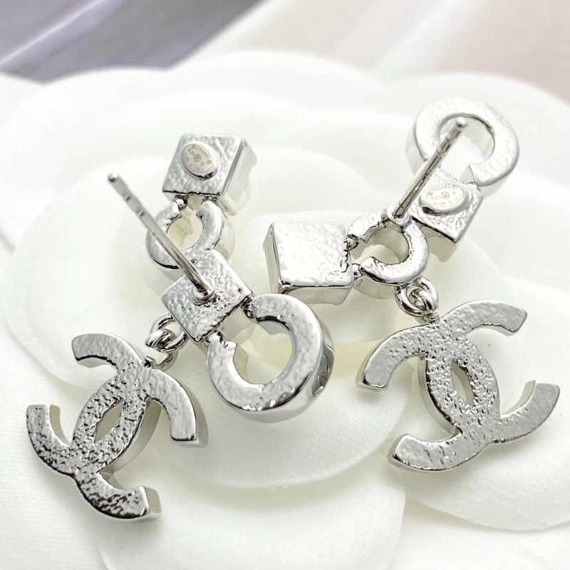 Unisex Chanel Earrings 219582