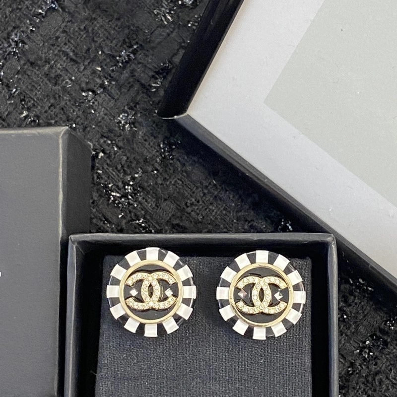 EyeCatching Chanel Earrings 219557