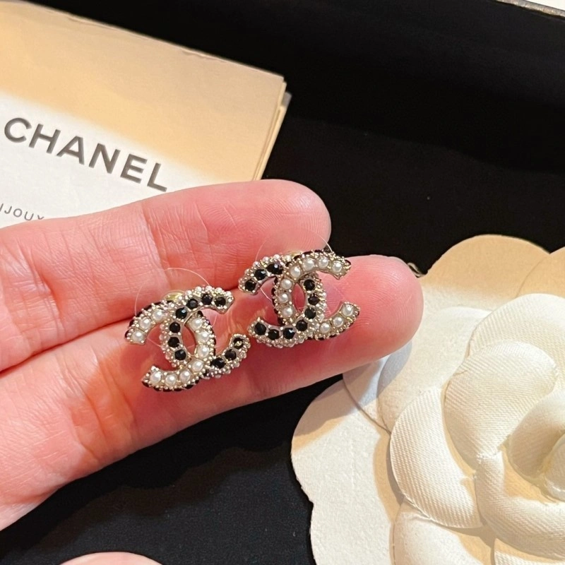 Fashionable Chanel Earrings 219526
