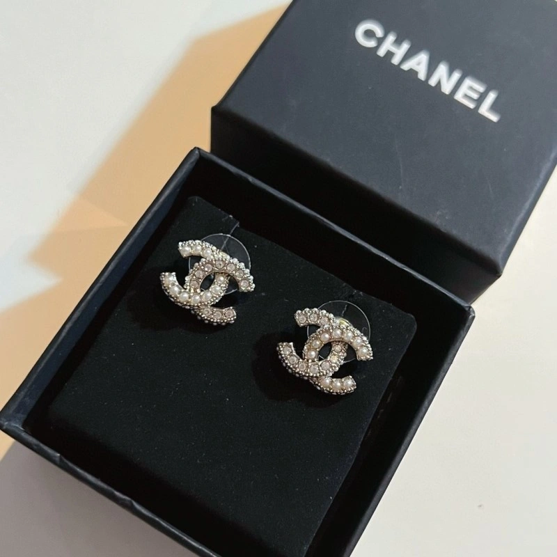 Fashionable Chanel Earrings 219526