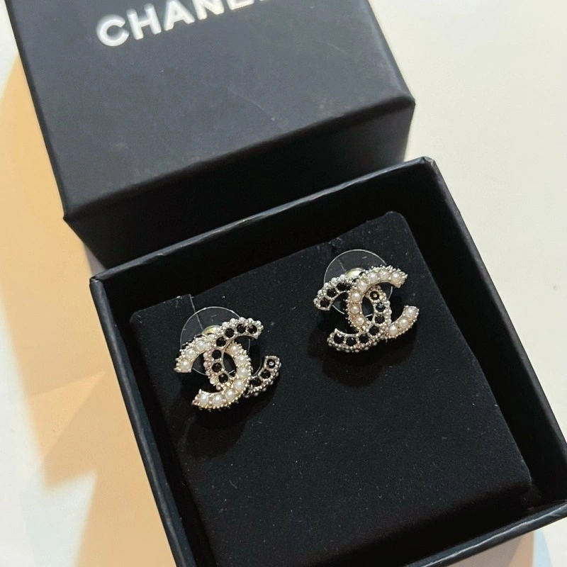 Fashionable Chanel Earrings 219526