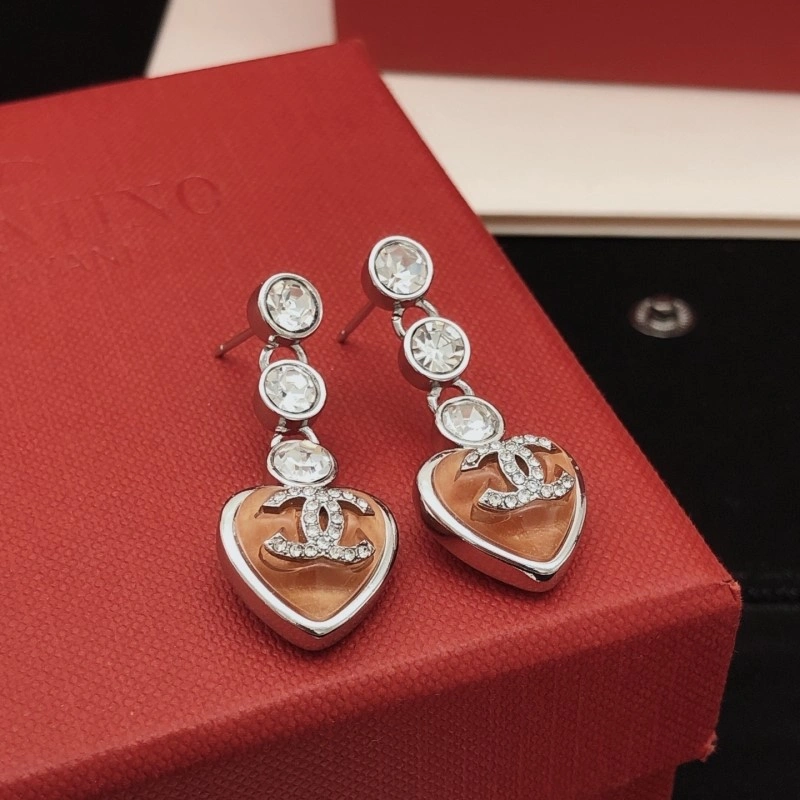 Minimalist Chanel Earrings 219500