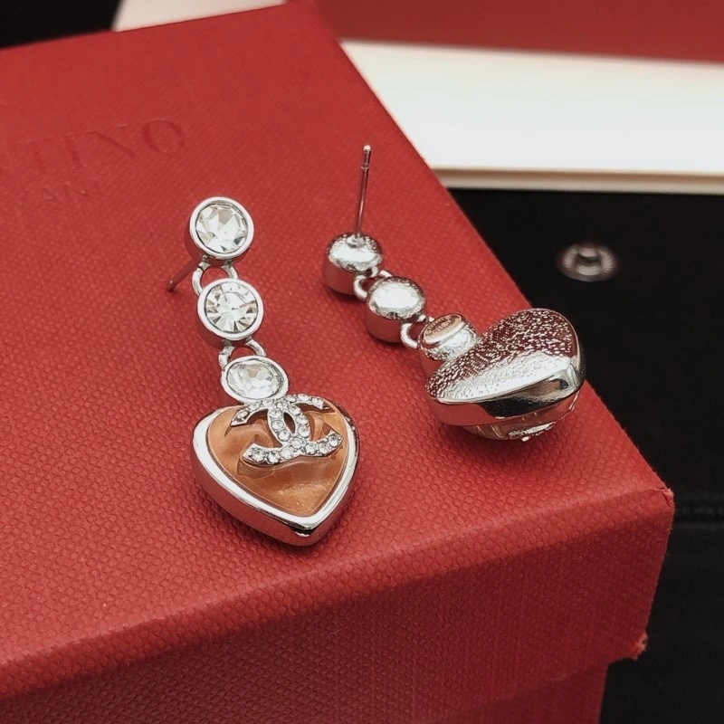 Minimalist Chanel Earrings 219500