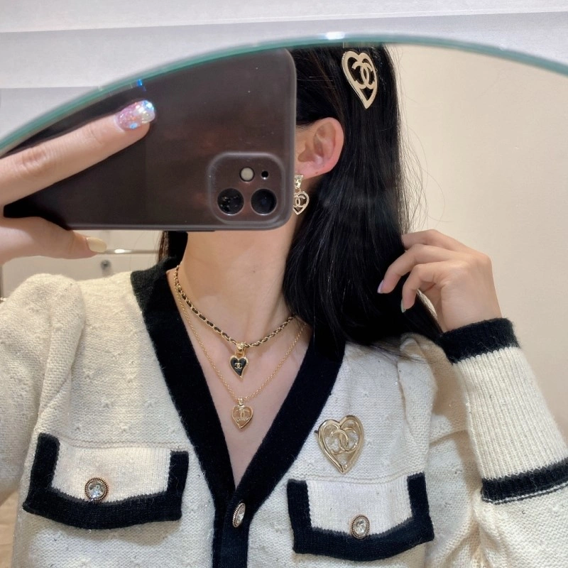 Unique Chanel Earrings 219580