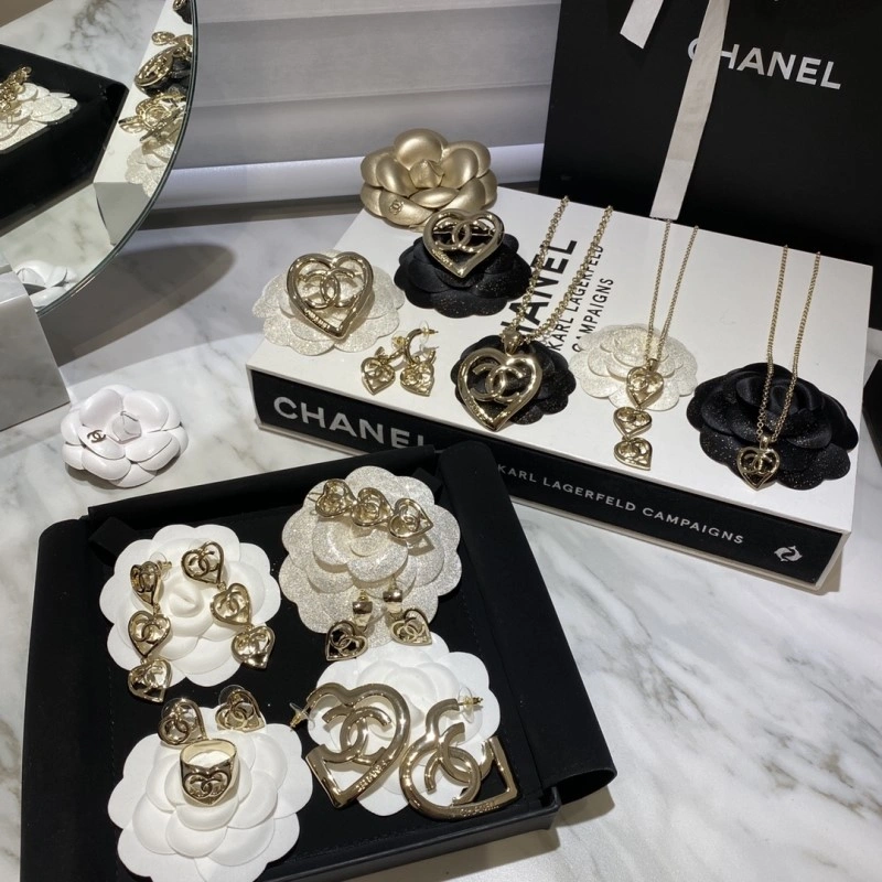 Unique Chanel Earrings 219580