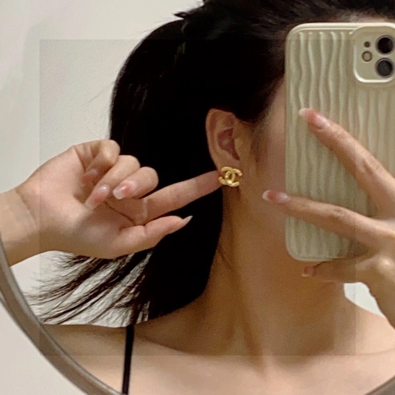 Refined Chanel Earrings 219485