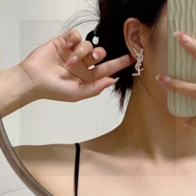 Chanel Earrings EyeCatching 219489
