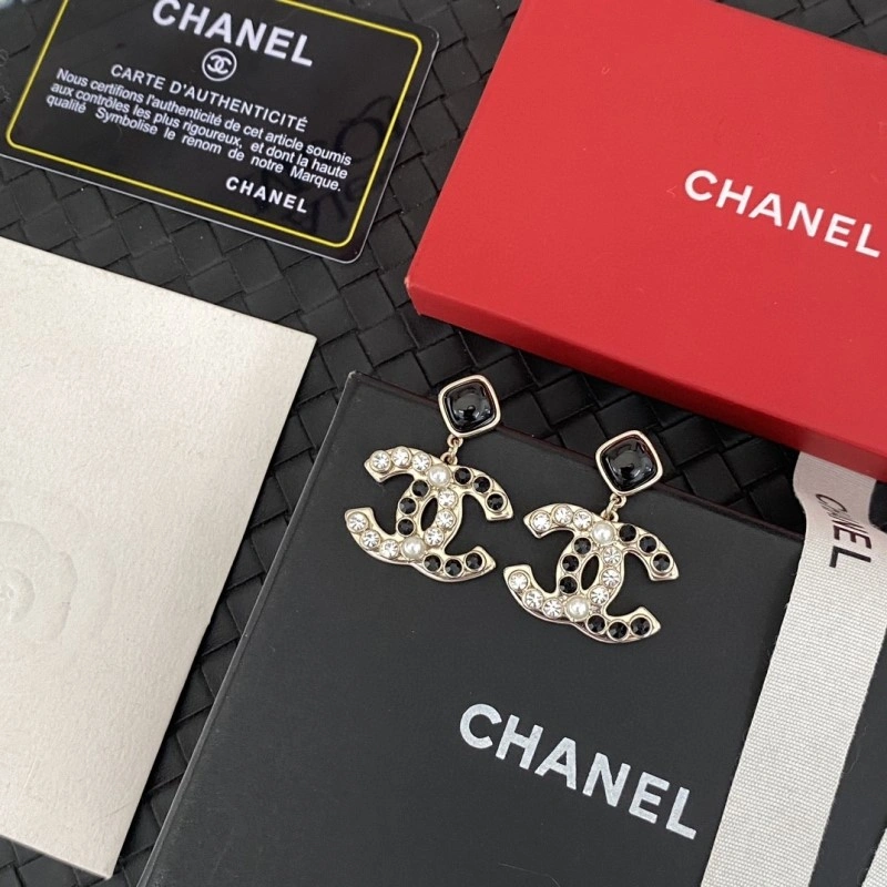 Chic Chanel Earrings 219478