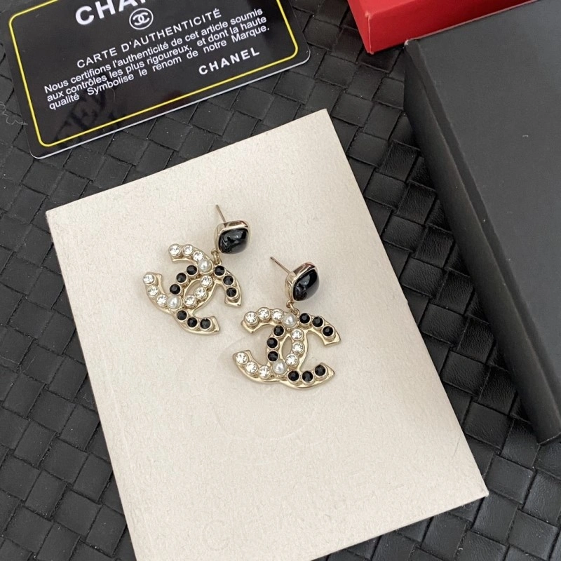 Chic Chanel Earrings 219478