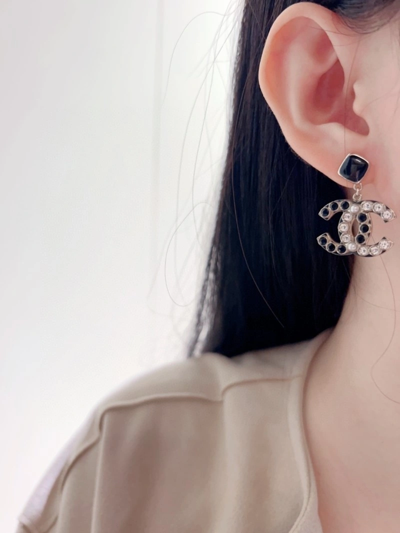 Chic Chanel Earrings 219478