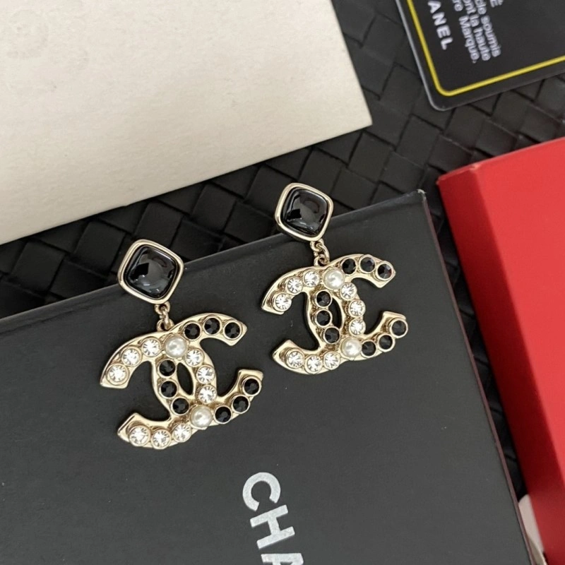 Chic Chanel Earrings 219478