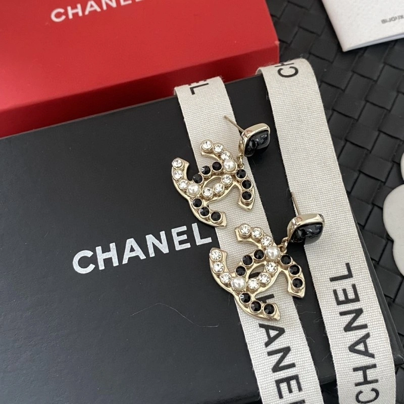 Chic Chanel Earrings 219478