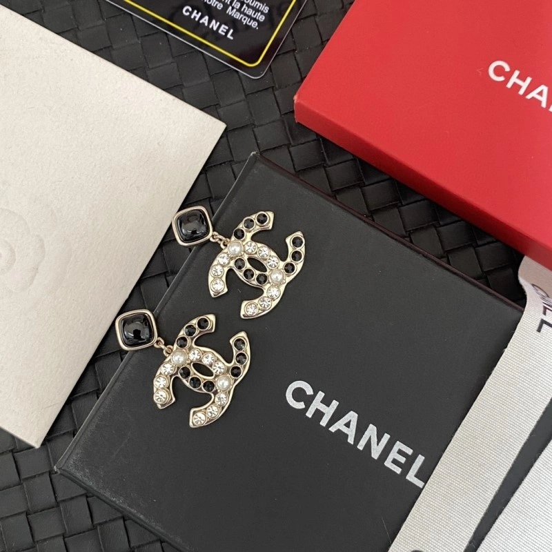 Chic Chanel Earrings 219478