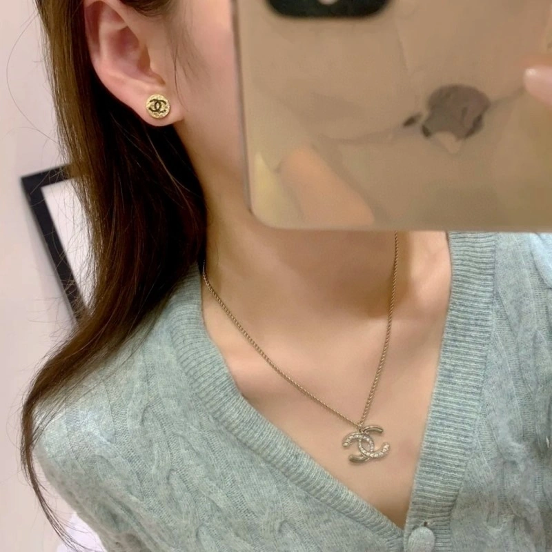 Fashionable Chanel Earrings 219481
