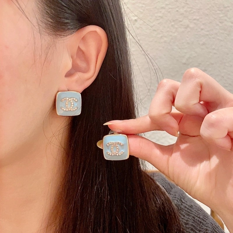 Chanel Earrings Bold 219443