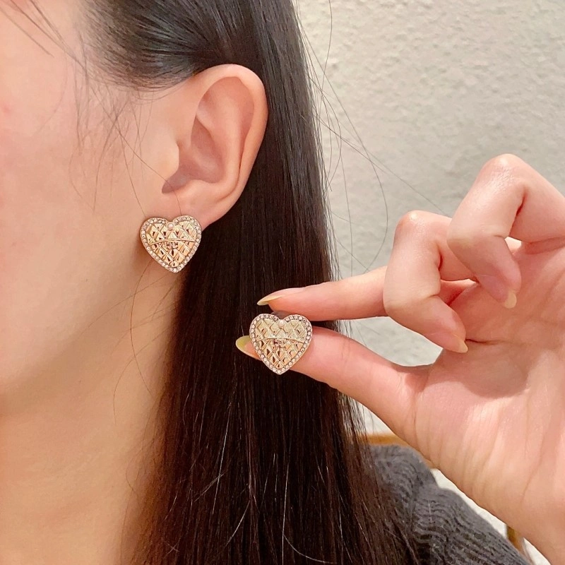 Sophisticated Chanel Earrings 219448
