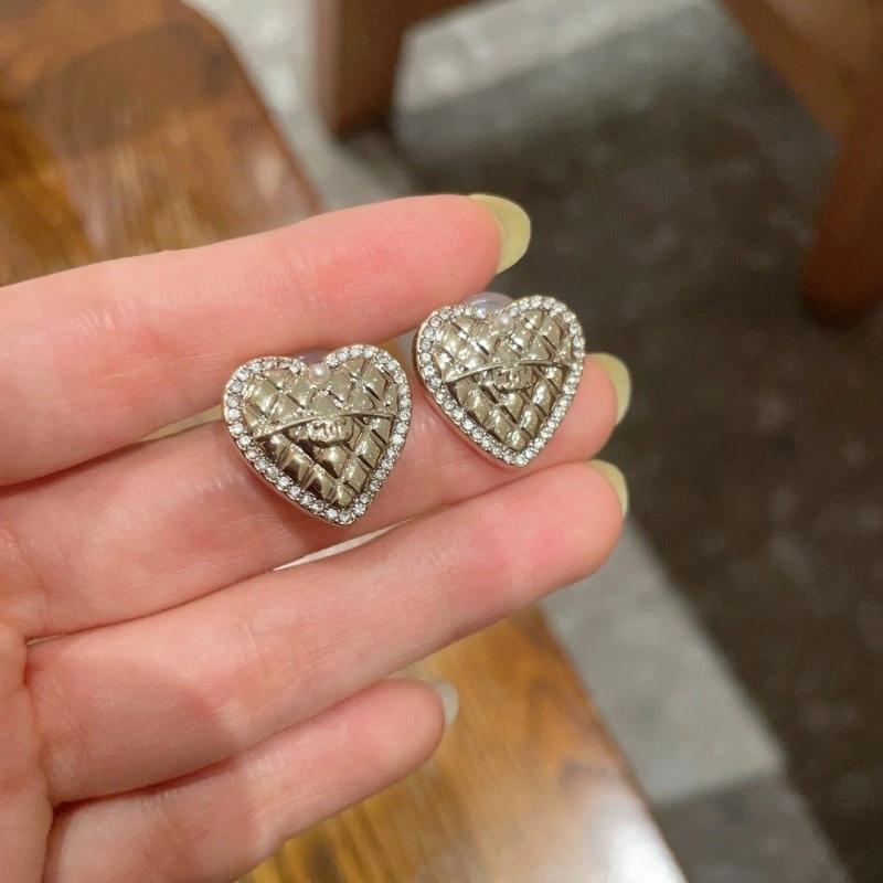 Sophisticated Chanel Earrings 219448