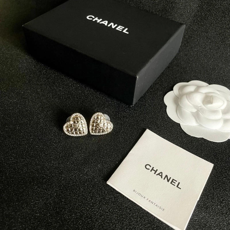 Sophisticated Chanel Earrings 219448