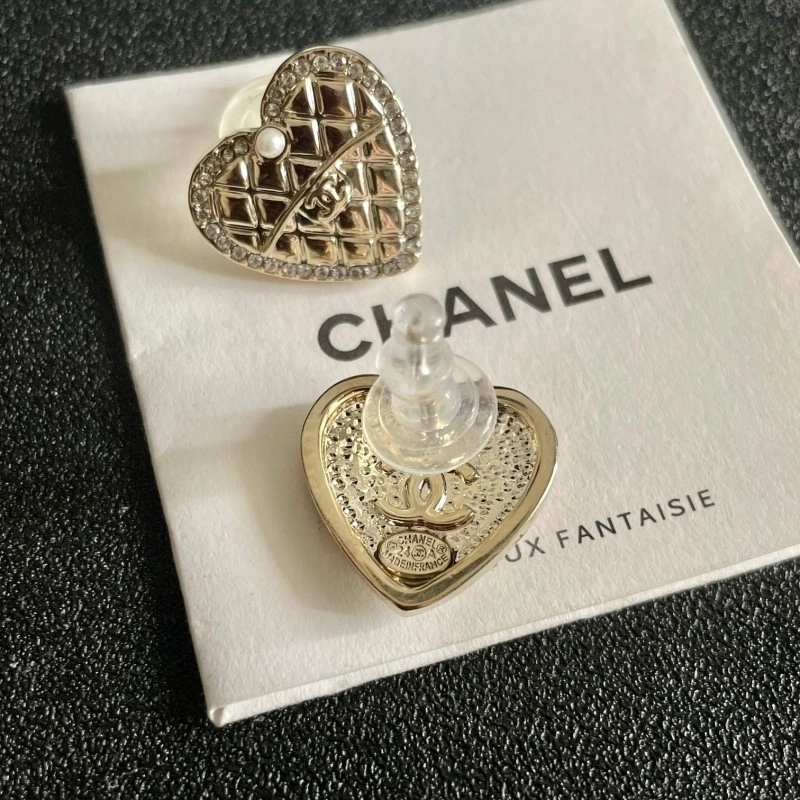 Sophisticated Chanel Earrings 219448