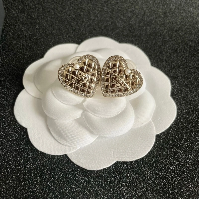 Sophisticated Chanel Earrings 219448