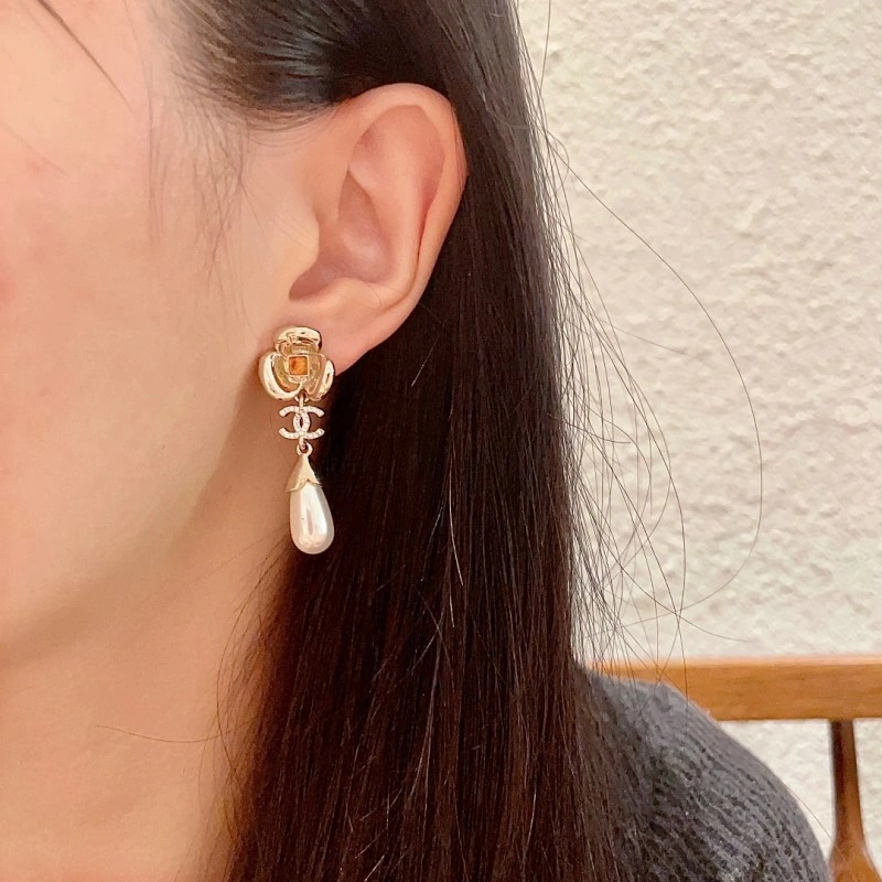 Unique Chanel Earrings 219428