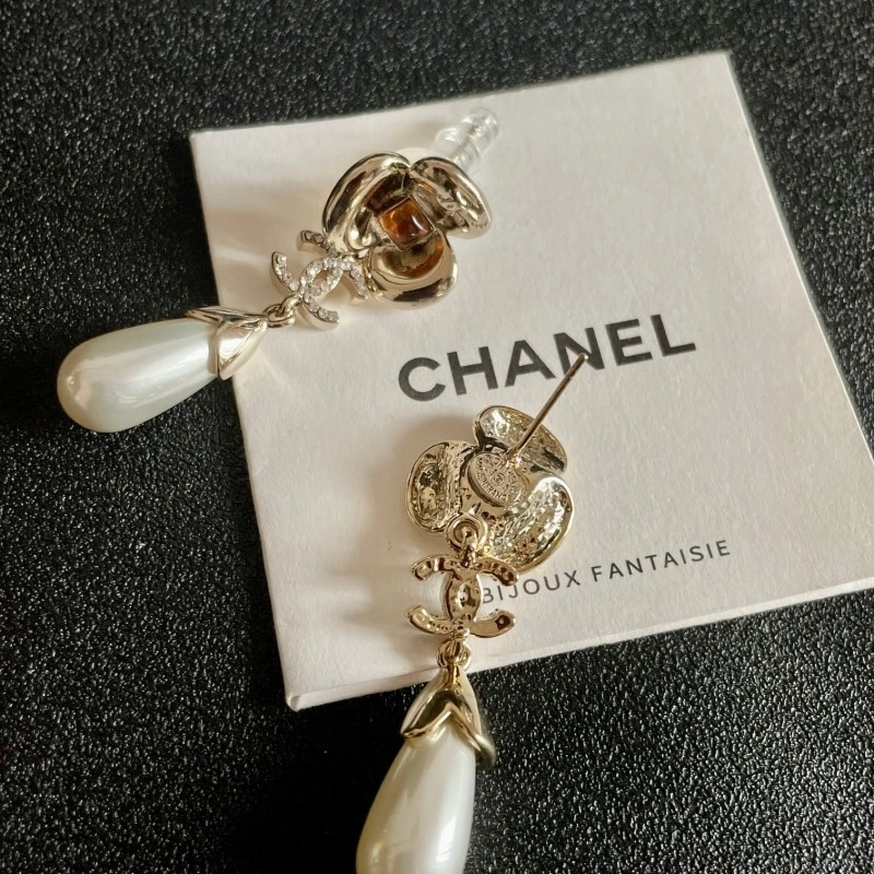 Unique Chanel Earrings 219428