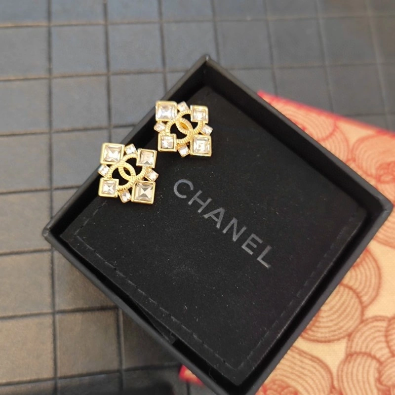 Versatile Chanel Earrings 219365