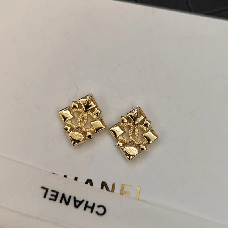 Versatile Chanel Earrings 219365