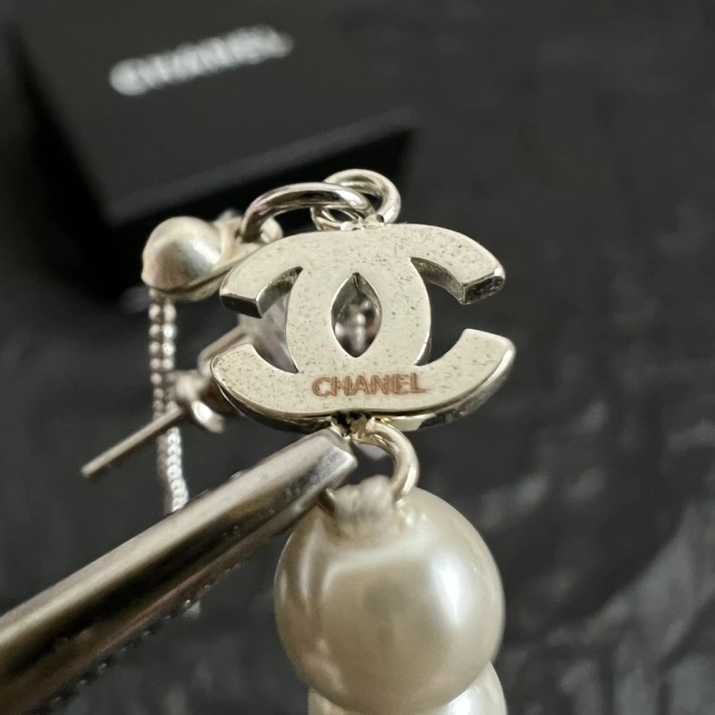 Supportive Chanel Earrings 219350