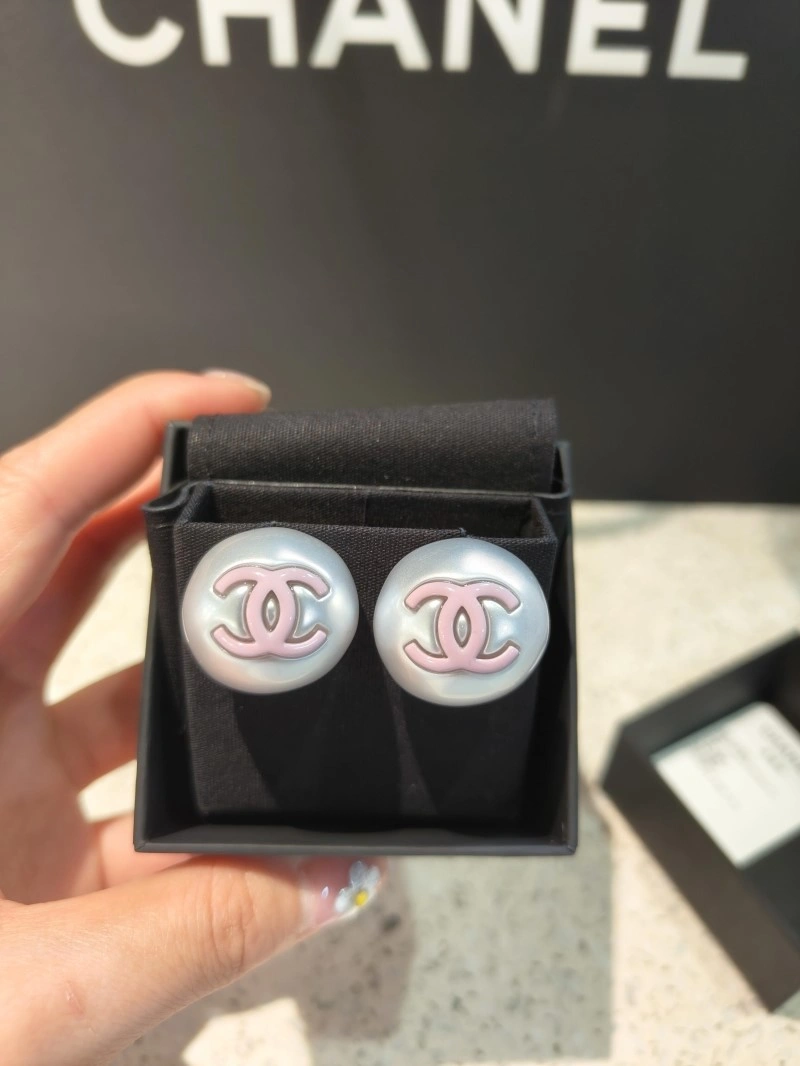 Sophisticated Chanel Earrings 219335