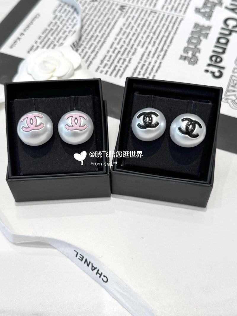 Sophisticated Chanel Earrings 219335