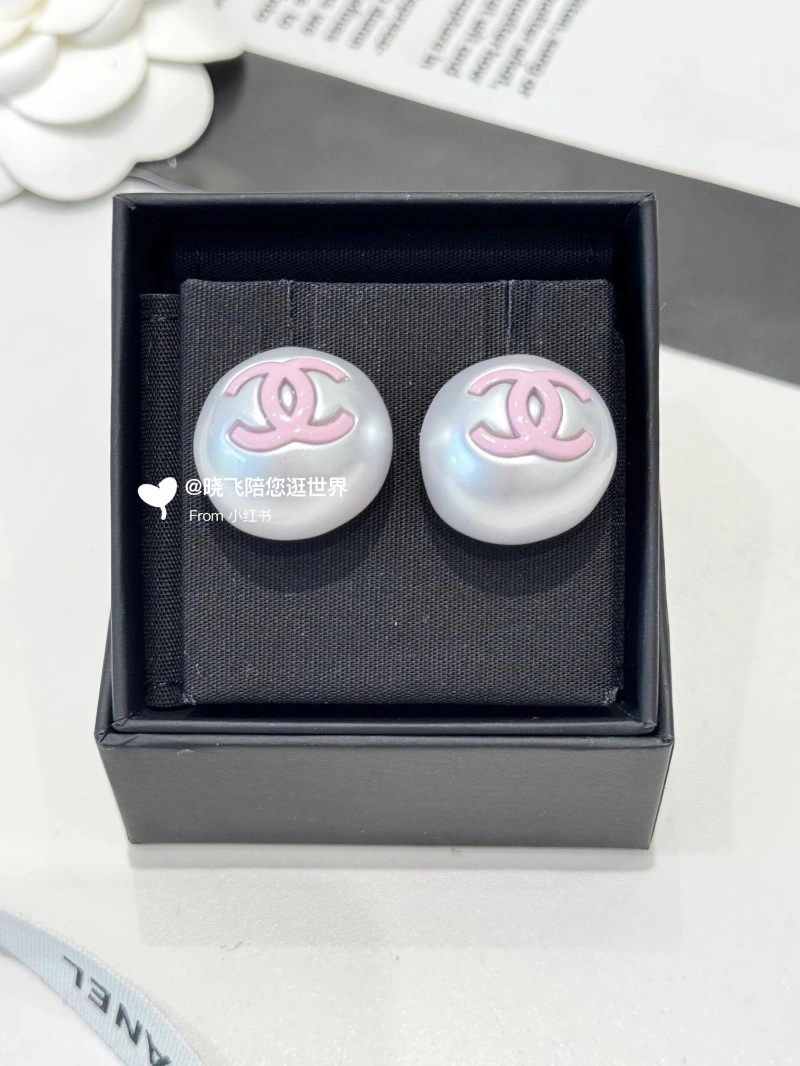 Sophisticated Chanel Earrings 219335