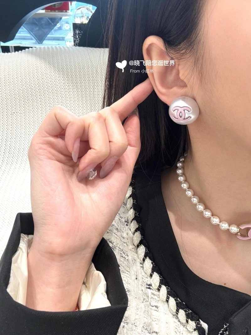 Sophisticated Chanel Earrings 219335