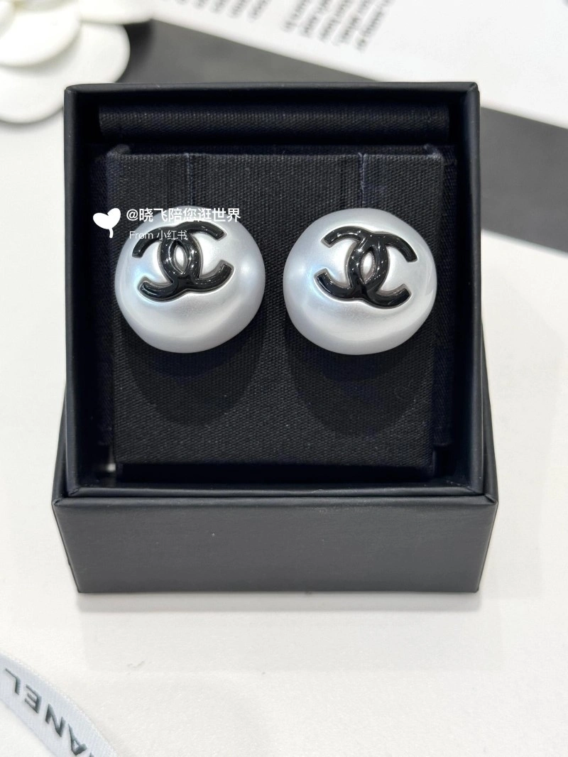 Sophisticated Chanel Earrings 219335