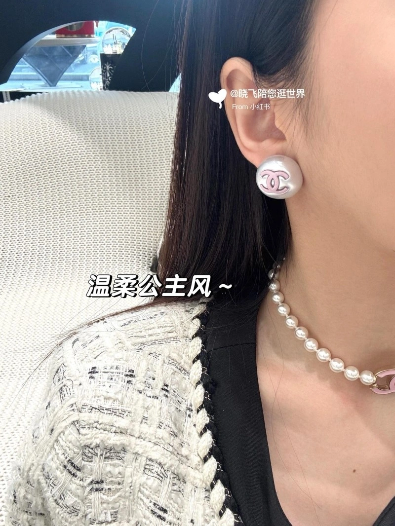 Sophisticated Chanel Earrings 219335