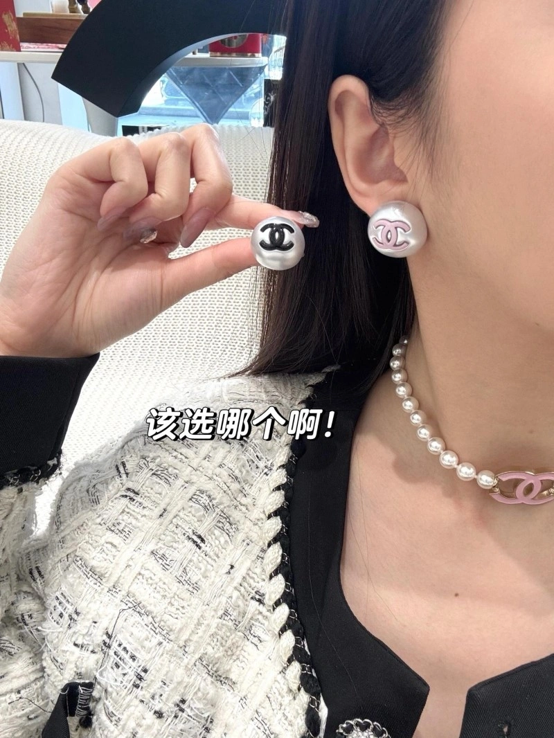 Sophisticated Chanel Earrings 219335