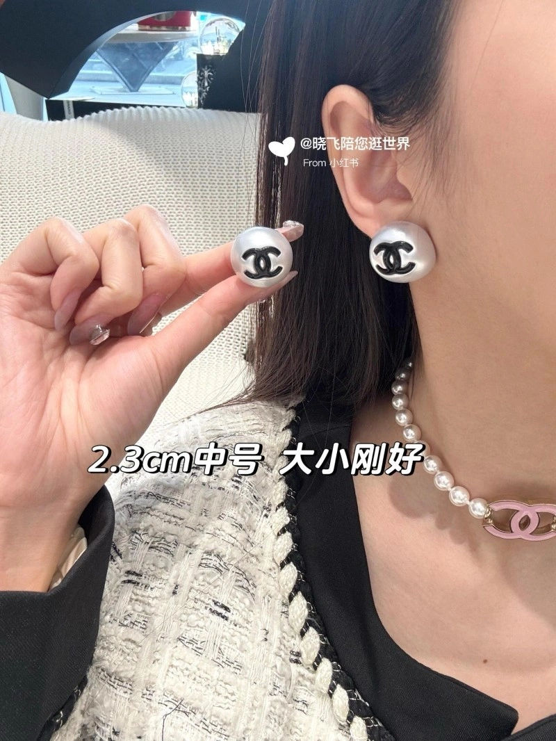 Sophisticated Chanel Earrings 219335
