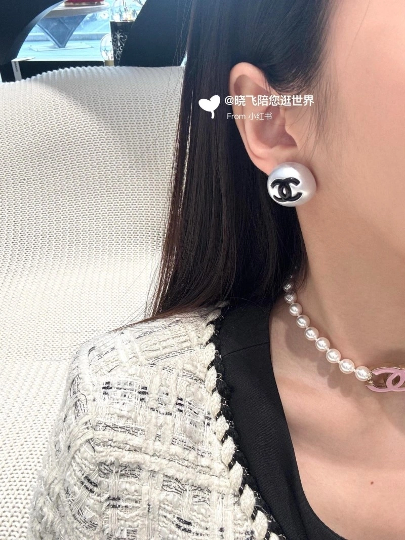 Sophisticated Chanel Earrings 219335