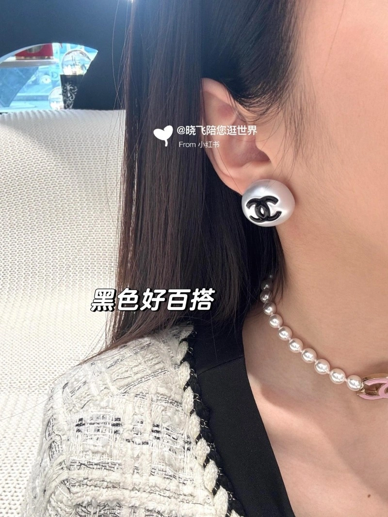 Sophisticated Chanel Earrings 219335