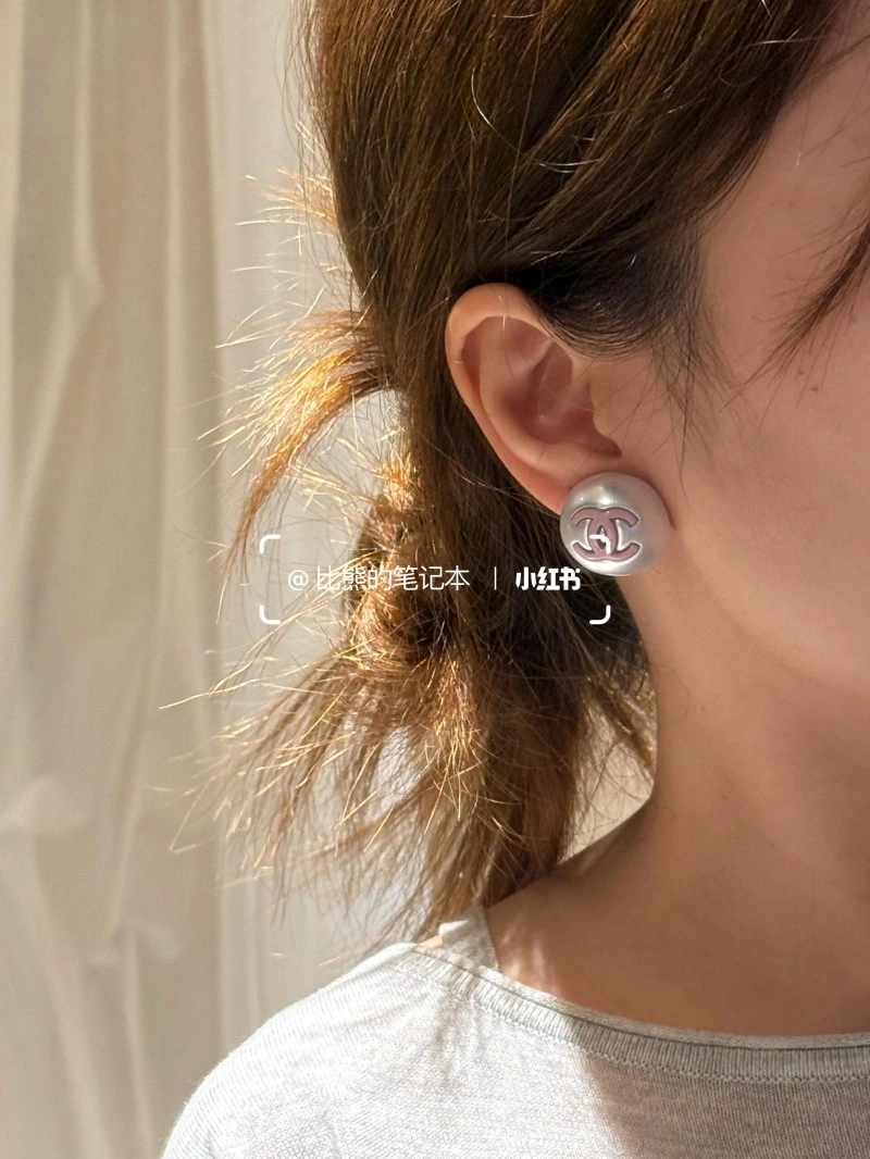 Sophisticated Chanel Earrings 219335