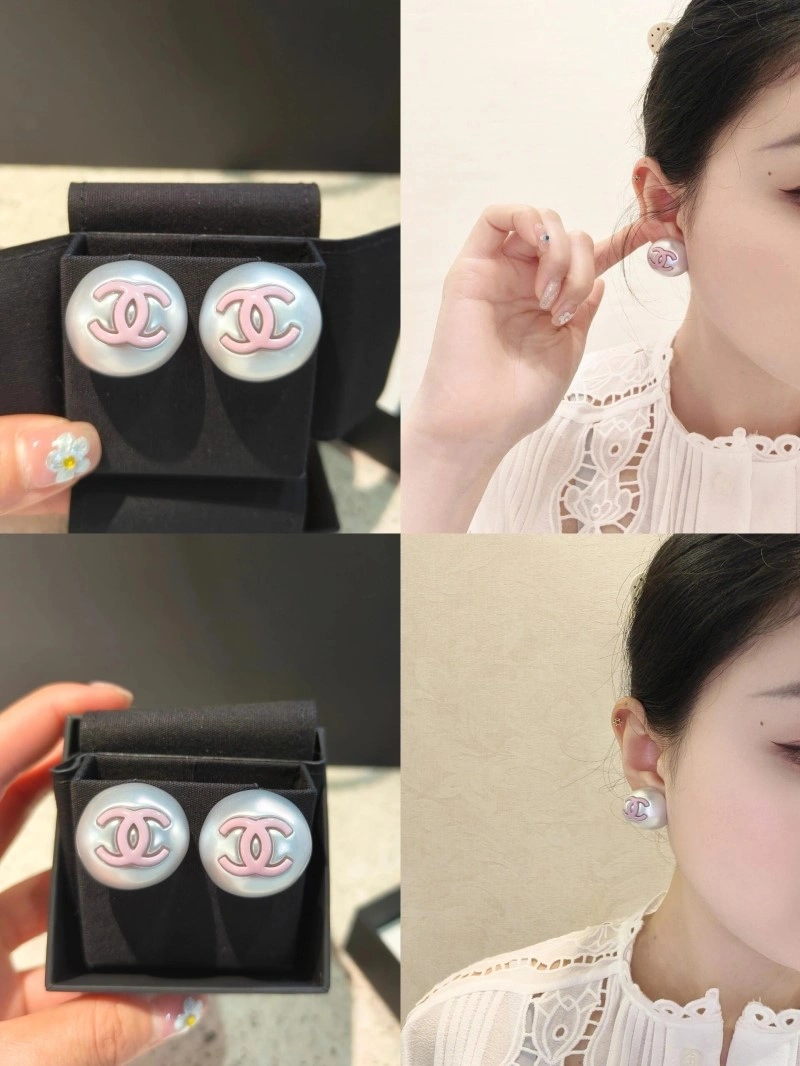 Sophisticated Chanel Earrings 219335