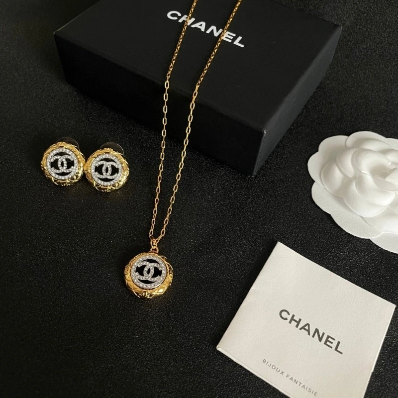 Breathable Chanel Earrings 219313