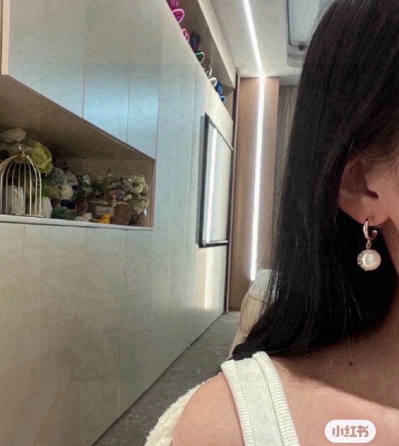 Minimalist Chanel Earrings 219315