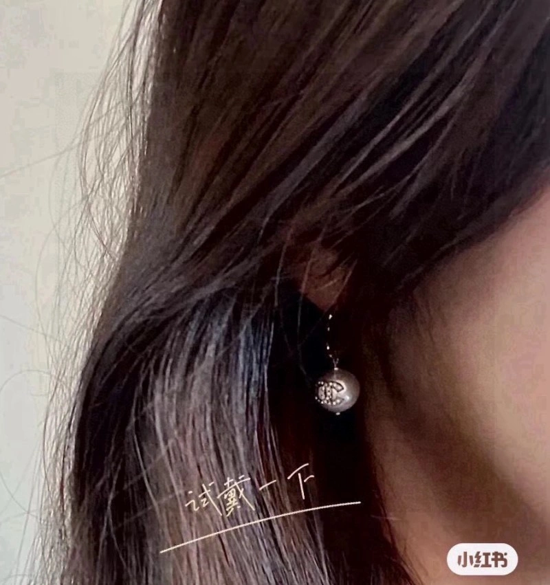 Minimalist Chanel Earrings 219315